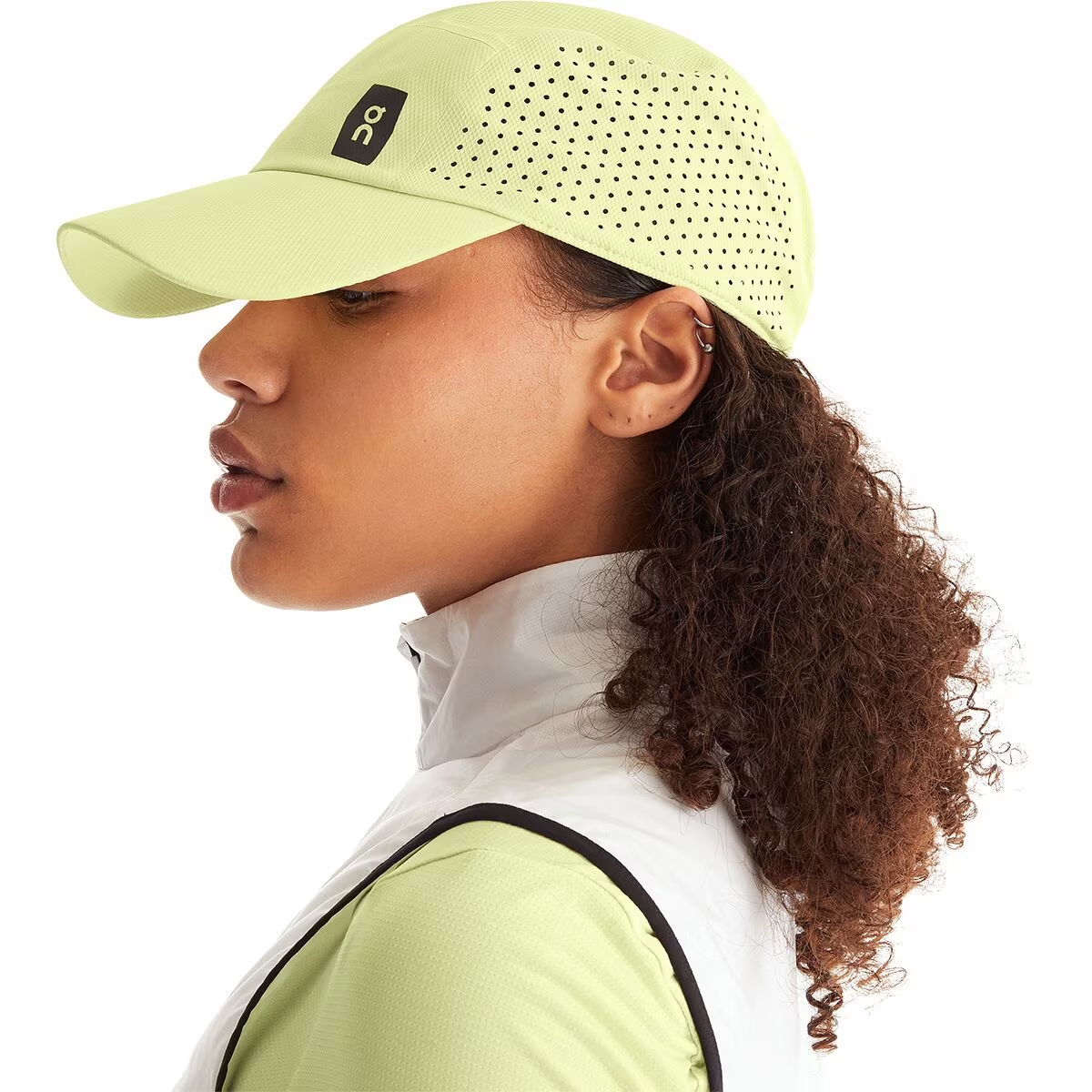 希少 黒入荷！ On Lightweight Cap 1 Hay ウォーキング・ランニングウェア